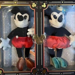 90th Anniversary Minnie & Mickey Collectable